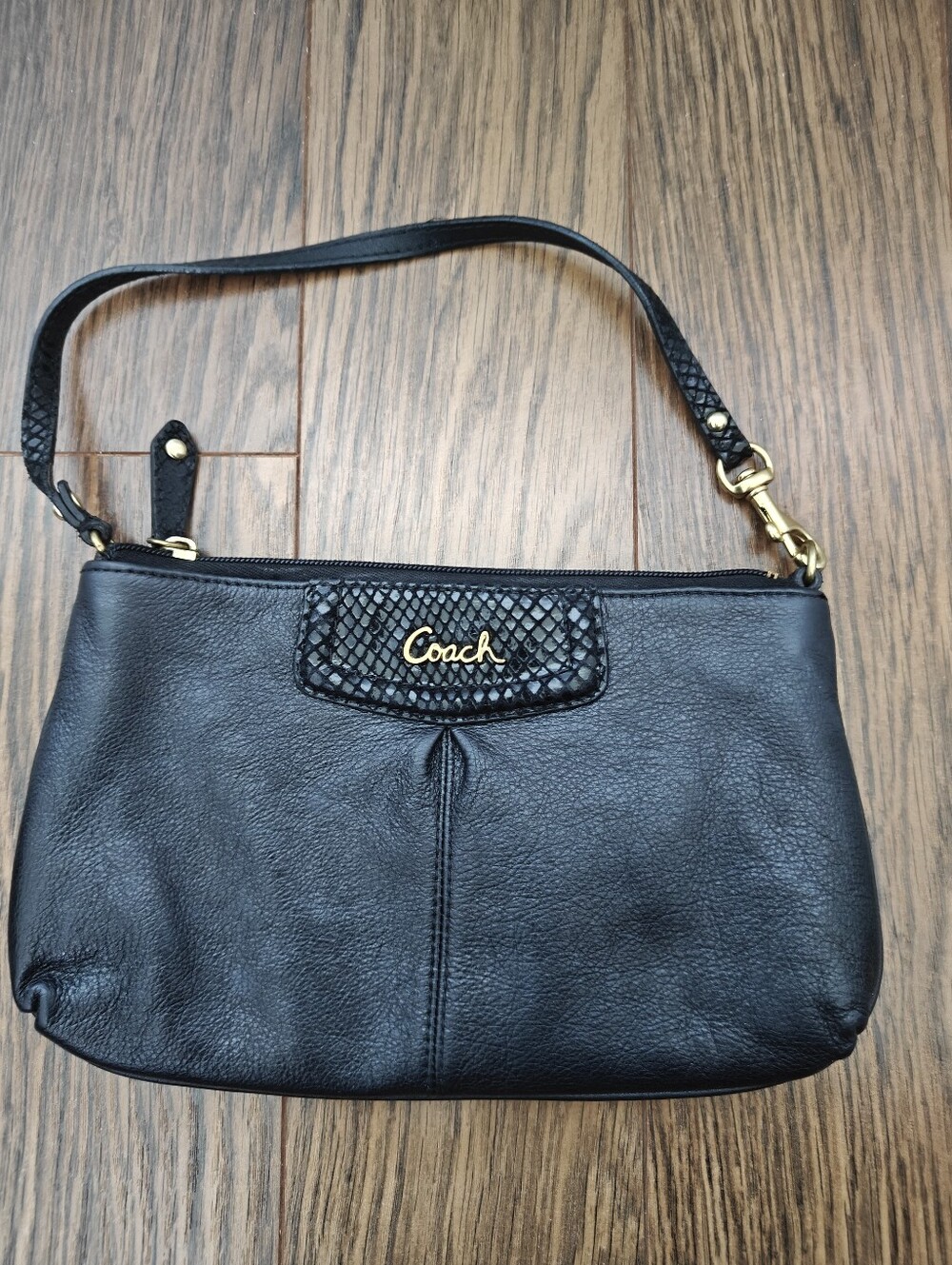 🦋Coach🦋Ashley Wristlet ft. Snake Embossed Logo Patch-Gold-Tone Hardware
